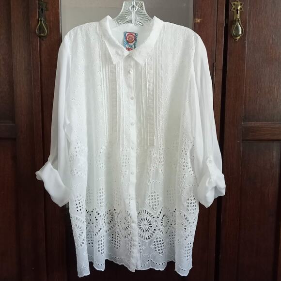 JOHNNY WAS White Embroidered Eyelet Tunic Top SZ M Adjustable Sleeves Pintuck - Picture 2 of 11